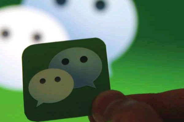 别人发的抖音怎么转到我的微信群里？